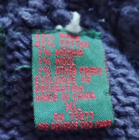 Beautiful Vintage Not Ugly Hand-Knit Santa Christmas Holiday Sweater - Picture 7 of 13